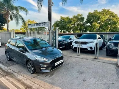 Usata Ford Fiesta Vignale 125 CV (91 kW) 2018 Grigio Utilitaria