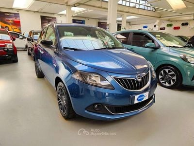 Usata Lancia Ypsilon Gold 69 CV (50 kW) 2023 Blu elegante Utilitaria