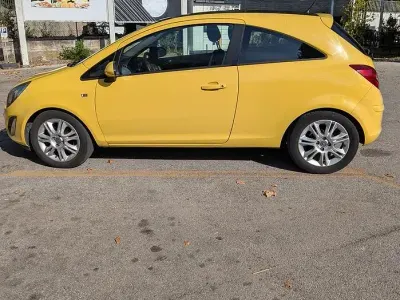 Usata Opel Corsa 85 CV (62 kW) 2011 Giallo Utilitaria