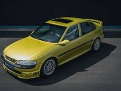 Usata Opel Vectra 195 CV (143 kW) 1998 Giallo Berlina