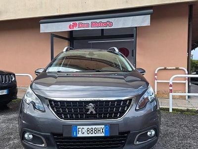 Usata Peugeot 2008 Allure 99 CV (72 kW) 2017 Grigio SUV