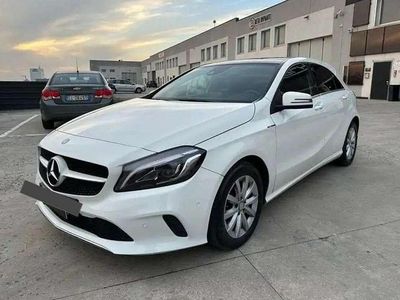 Usata Mercedes A180 122 CV (89 kW) 2016 Bianco Berlina