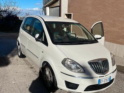 Usata Lancia Musa 95 CV (69 kW) 2010 Bianco Monovolume
