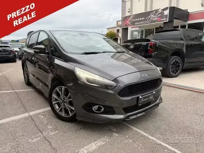 Begagnad Ford S-MAX ST 150 HK (110 kW) 2019 Grå Minibuss