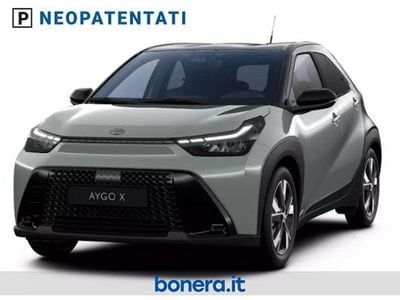 Nuova Toyota Aygo X 116 CV (85 kW) 2026 Tarragon green & black SUV