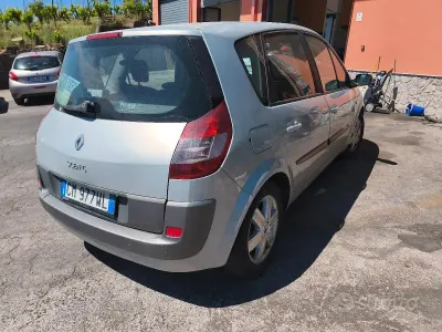 Usata Renault Scénic II 120 CV (88 kW) 2004 Grigio Monovolume