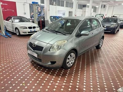 Usata Toyota Yaris Sol 87 CV (63 kW) 2006 Grigio Berlina