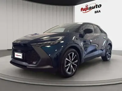 Usata Toyota C-HR Trend 223 CV (164 kW) 2024 Dark teal mica & black SUV
