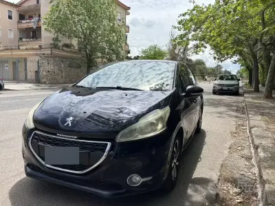 Usata Peugeot 208 Allure 68 CV (50 kW) 2013 Blu Utilitaria