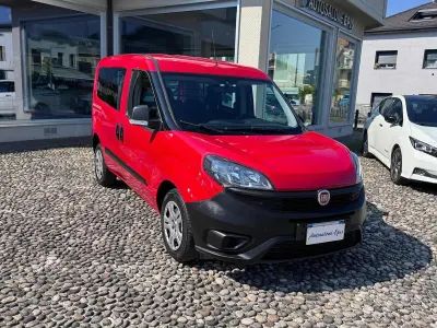 Usata Fiat Doblò S 90 CV (66 kW) 2022 Rosso Monovolume