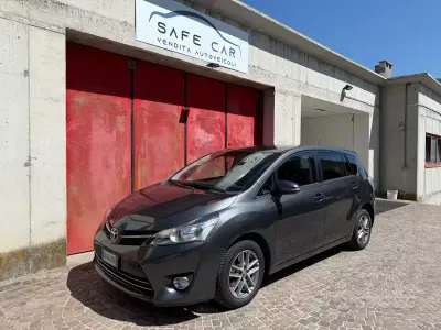 Usata Toyota Verso Active 111 CV (81 kW) 2015 Marrone Monovolume