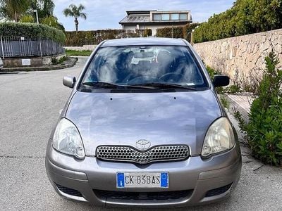 Usata Toyota Yaris 75 CV (55 kW) 2004 Grigio Berlina