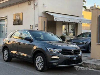 Usata VW T-Roc 150 CV (110 kW) 2020 Grigio SUV