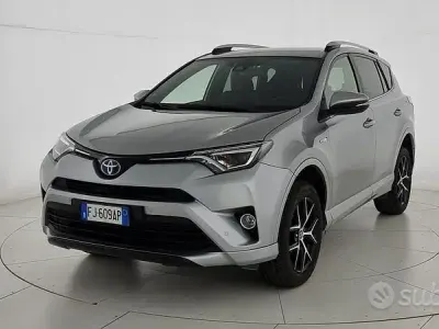 Usata Toyota RAV4 Hybrid Lounge 197 CV (144 kW) 2017 Grigio SUV