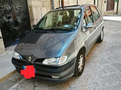Usata Renault Scénic 64 CV (47 kW) 1999 Monovolume