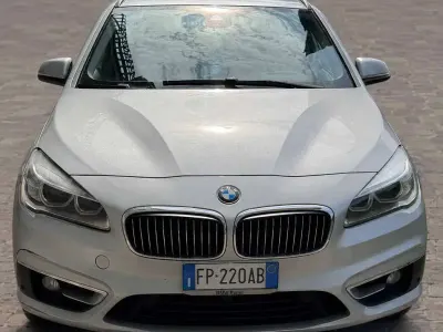 Begagnad BMW 218 Active Tourer 150 HK (110 kW) 2018 Silver Minibuss