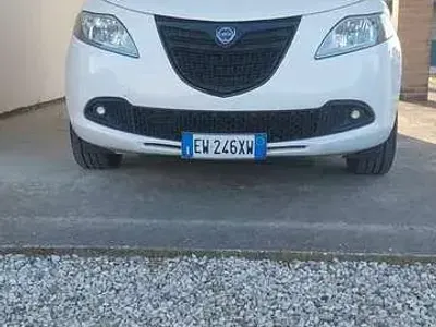 Usata Lancia Ypsilon Silver 95 CV (69 kW) 2014 Bianco Utilitaria