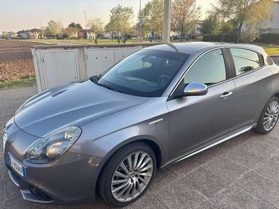 Usata Alfa Romeo Giulietta Distinctive 120 CV (88 kW) 2011 Grigio Utilitaria