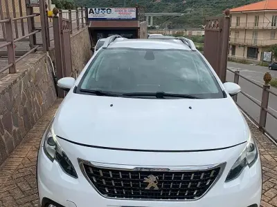 Używany Peugeot 2008 Allure 120 KM (88 kW) 2018 Biały SUV