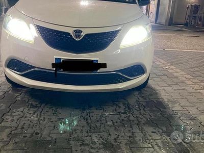 Usata Lancia Ypsilon 69 CV (50 kW) 2016 Bianco Utilitaria