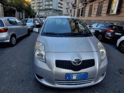Usata Toyota Yaris 65 CV (47 kW) 2008 Grigio Utilitaria