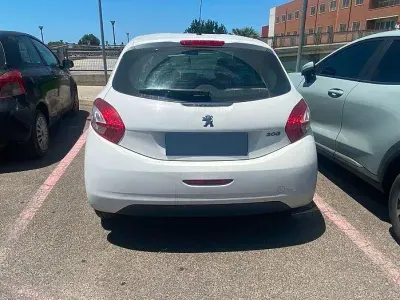 Usata Peugeot 208 68 CV (50 kW) 2014 Utilitaria