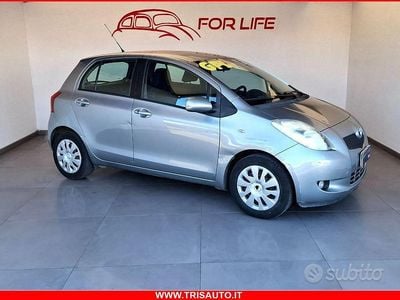 Usata Toyota Yaris Sol 87 CV (63 kW) 2006 Grigio Utilitaria