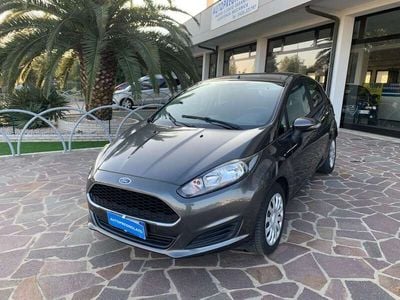 Begagnad Ford Fiesta 75 HK (55 kW) 2017 Grå Halvkombi