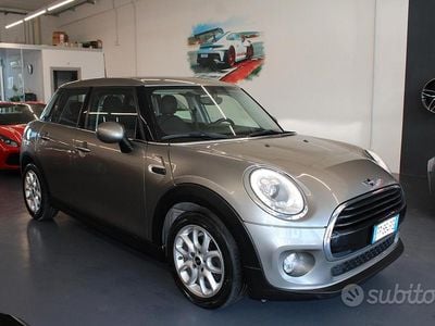 Usata Mini Cooper D Business 116 CV (85 kW) 2018 Beige Utilitaria