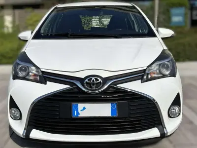 Usata Toyota Yaris Active 88 CV (64 kW) 2016 Bianco Berlina
