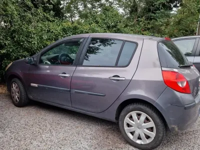 Usata Renault Clio II 75 CV (55 kW) 2007 Grigio Berlina