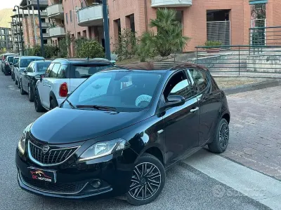 Usata Lancia Ypsilon Gold 69 CV (50 kW) 2021 Nero Utilitaria