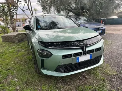 Usata Lancia Ypsilon 110 CV (80 kW) 2025 Verde Utilitaria