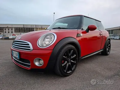 Usata Mini Cooper D Chili 109 CV (80 kW) 2008 Rosso Utilitaria