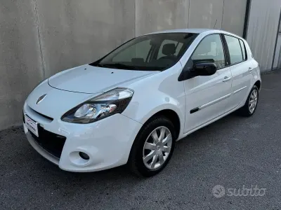 Usata Renault Clio II Luxe 75 CV (55 kW) 2011 Bianco Berlina