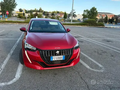 Usata Peugeot 208 Allure 101 CV (74 kW) 2020 Rosso Utilitaria