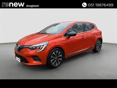 Używany Renault Clio V Intens 100 KM (73 kW) 2022 Pomarańczowy Sedan/Limuzyna