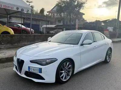 Usata Alfa Romeo Giulia 150 CV (110 kW) 2016 Bianco Berlina