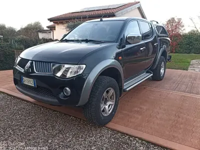 Usata Mitsubishi L200 Intense 136 CV (100 kW) 2007 Nero Pick-up