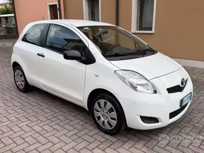 Begagnad Toyota Yaris 69 HK (50 kW) 2010 Vit Halvkombi