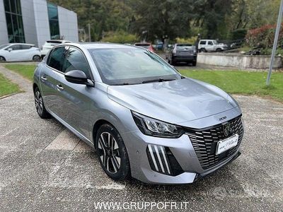 Usata Peugeot 208 Allure 101 CV (74 kW) 2024 Grigio Utilitaria