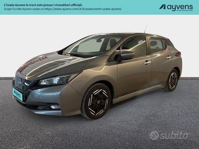 Usata Nissan Leaf Acenta 89 kW (122 CV) 2023 Grigio Utilitaria