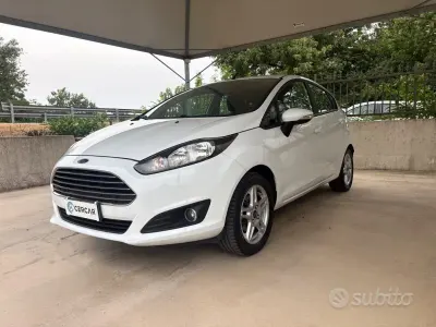 Usata Ford Fiesta Titanium 80 CV (58 kW) 2013 Bianco Berlina