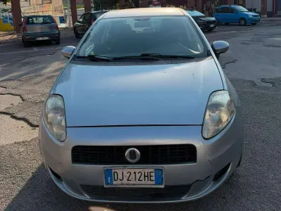 Usata Fiat Grande Punto Active 65 CV (47 kW) 2007 Bluazzurro Utilitaria