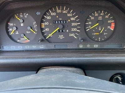 Usata Mercedes E300 188 CV (138 kW) 1988 Grigio Berlina