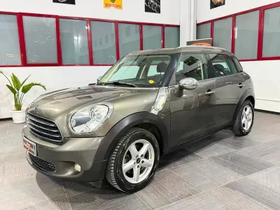 Usata Mini One D Countryman Business 90 CV (66 kW) 2014 Oro SUV