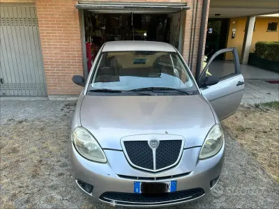Usata Lancia Ypsilon 69 CV (50 kW) 2006 Grigio Utilitaria