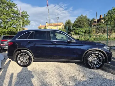 Käytetty Mercedes GLC250 Executive 204 HP (150 kW) 2018 Sininen Katumaasturi