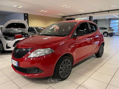 Usata Lancia Ypsilon Silver 70 CV (51 kW) 2023 Rosso Utilitaria