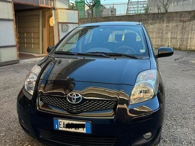 Usata Toyota Yaris Sol 69 CV (50 kW) 2010 Nero Utilitaria